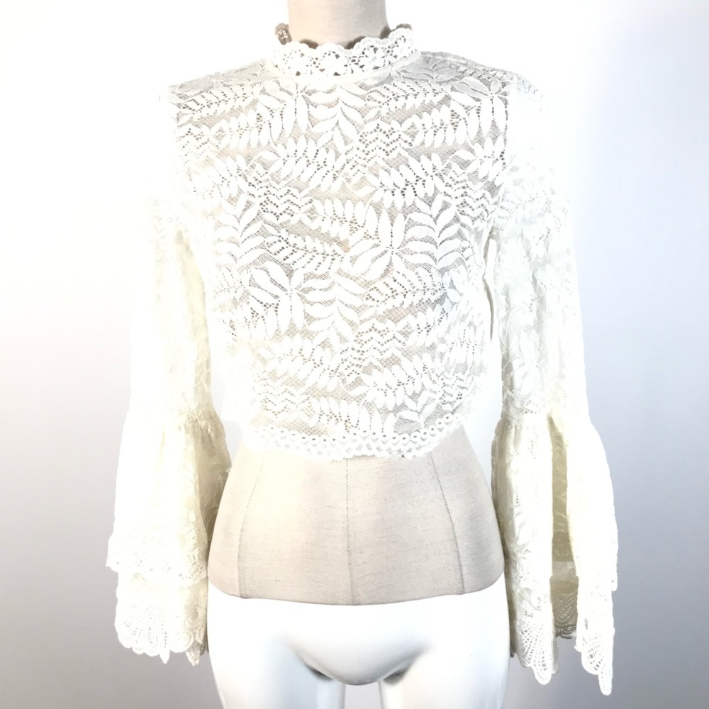 Forever 21 lace bell sleeve top cropped